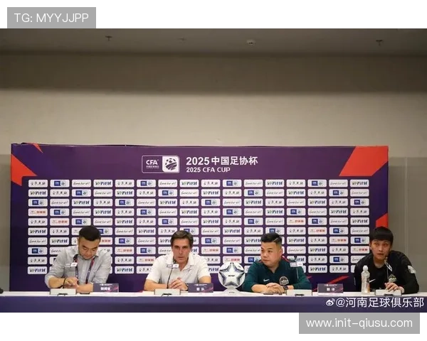 俱乐部杯赛场内外:球员互动、球迷助威、媒体采访 俱乐部杯赛场内外:球员互动、球迷助威、媒体采访